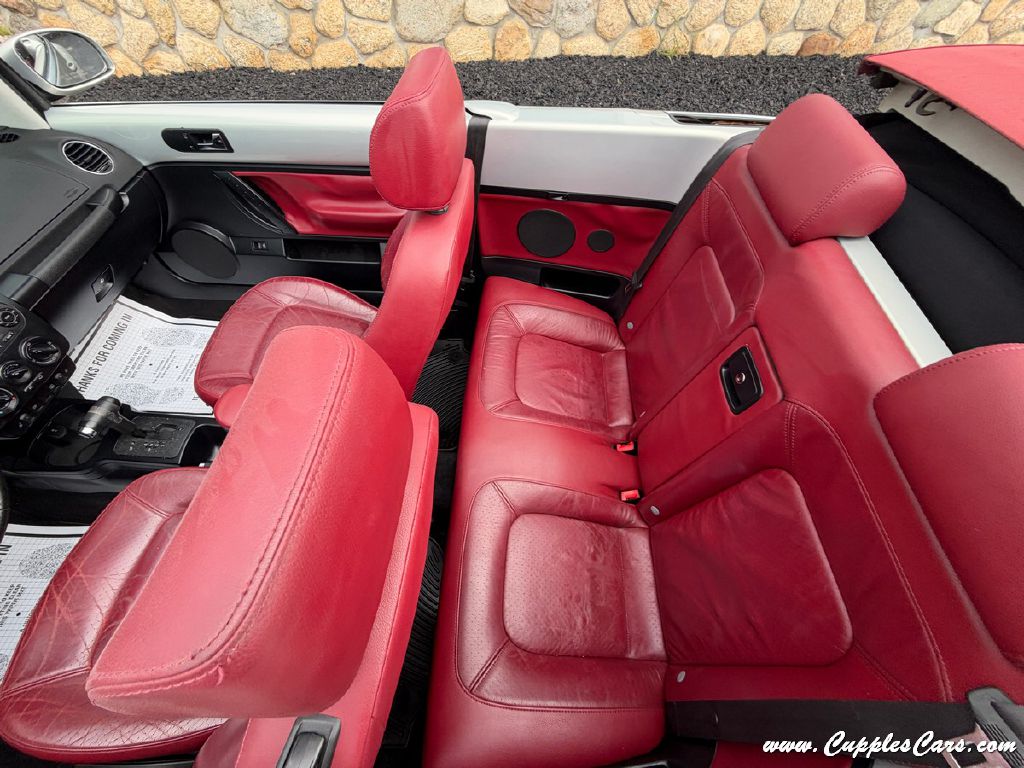 Photo 24 of this VOLKSWAGEN NEW BEETLE