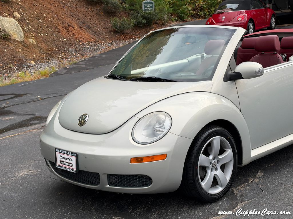 Photo 27 of this VOLKSWAGEN NEW BEETLE
