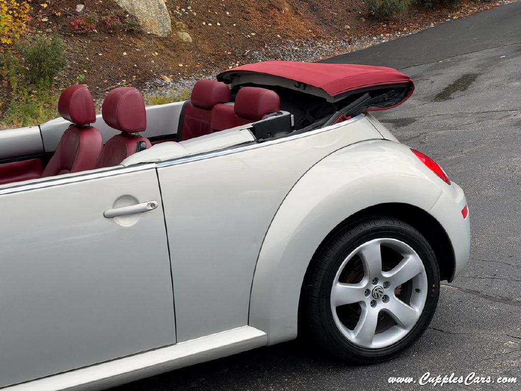 Photo 29 of this VOLKSWAGEN NEW BEETLE