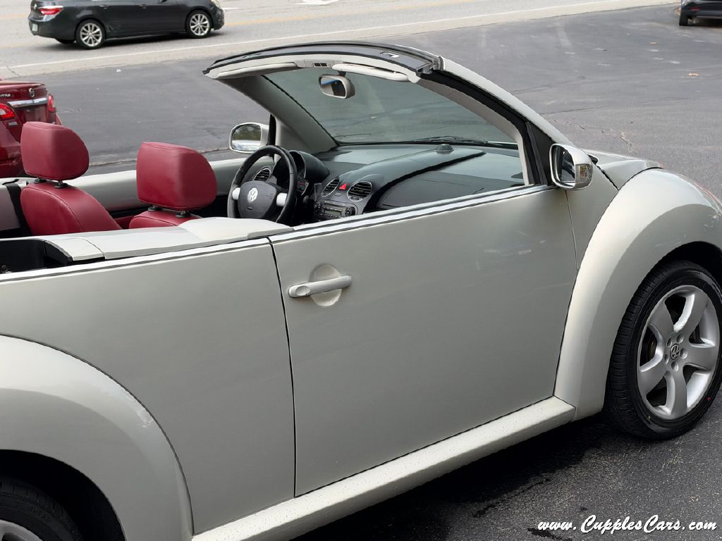 Photo 32 of this VOLKSWAGEN NEW BEETLE