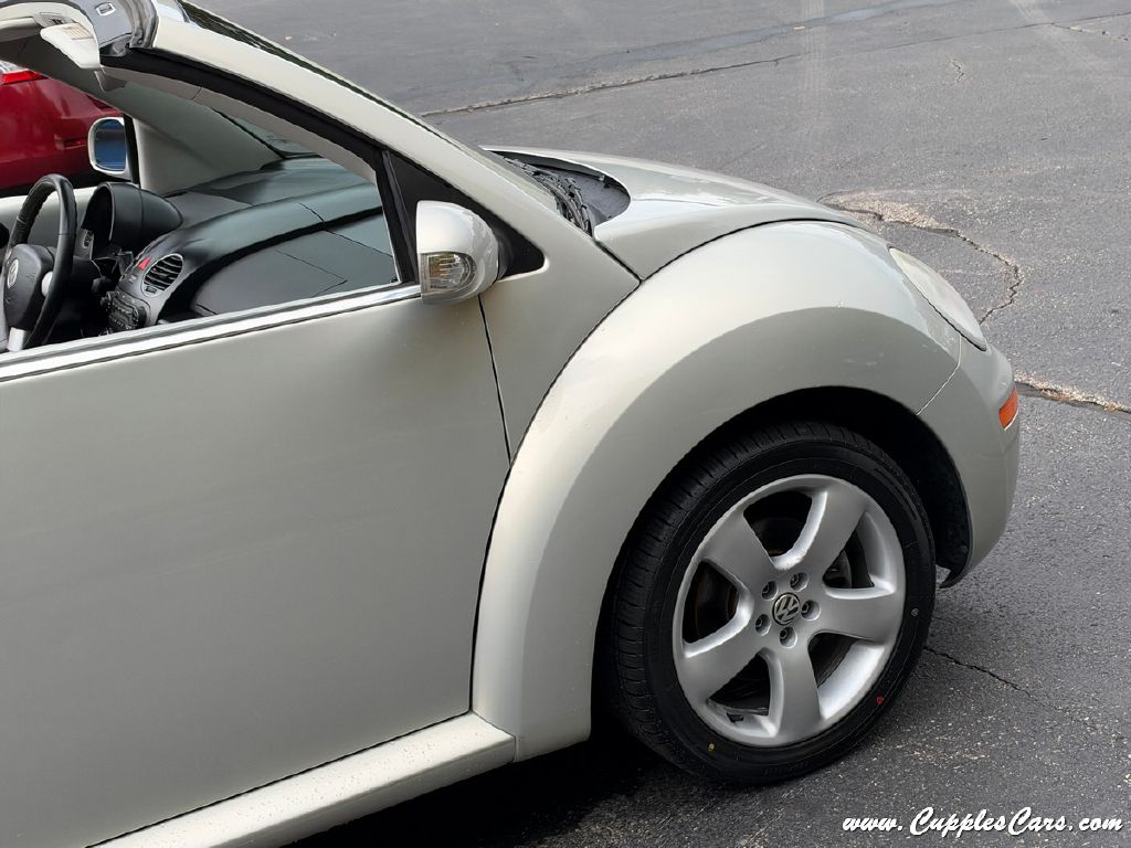 Photo 33 of this VOLKSWAGEN NEW BEETLE