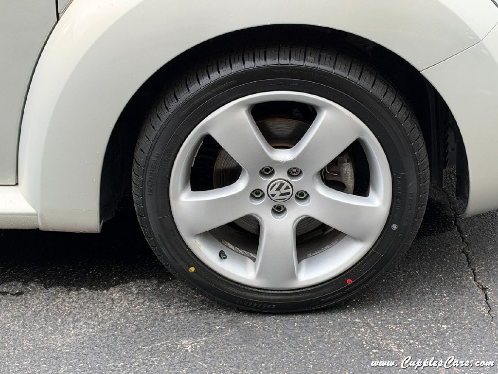 Photo 34 of this VOLKSWAGEN NEW BEETLE