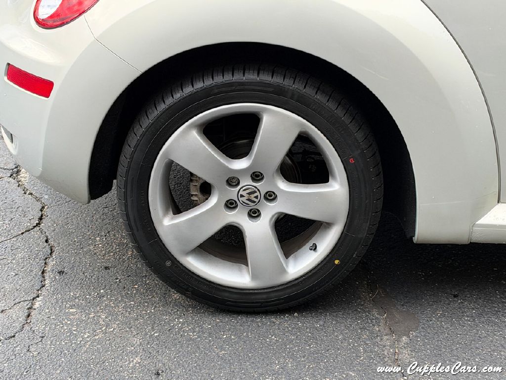 Photo 35 of this VOLKSWAGEN NEW BEETLE
