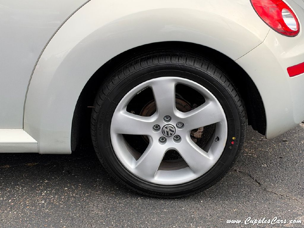 Photo 36 of this VOLKSWAGEN NEW BEETLE