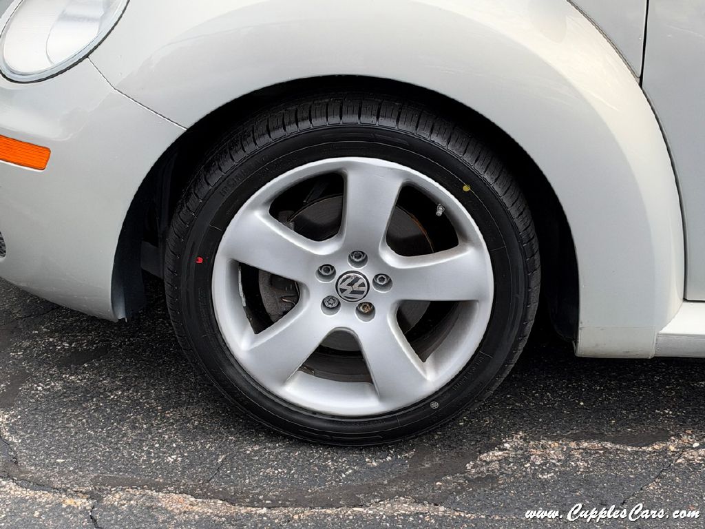 Photo 37 of this VOLKSWAGEN NEW BEETLE
