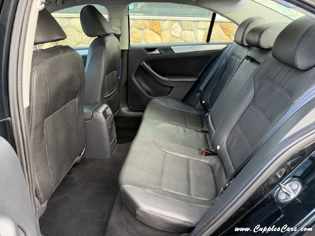 Photo 7 of this VOLKSWAGEN JETTA