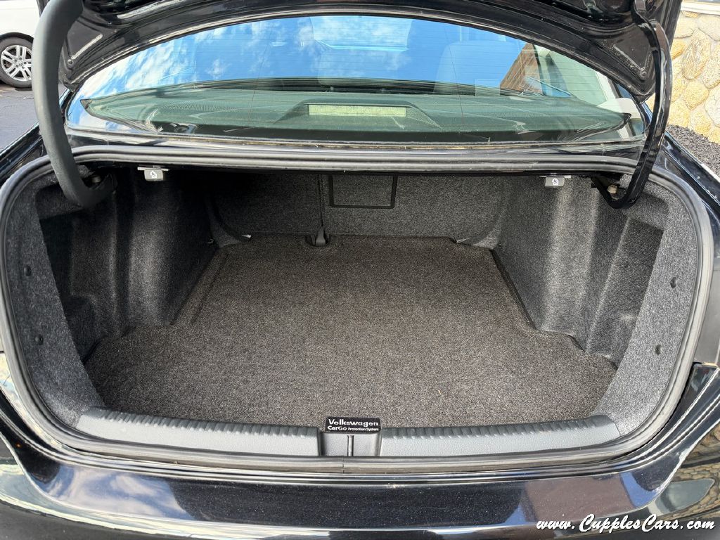 Photo 8 of this VOLKSWAGEN JETTA