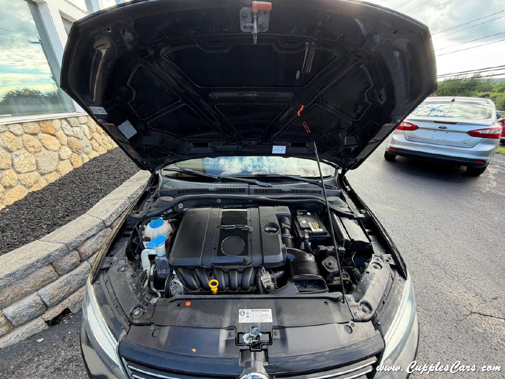 Photo 13 of this VOLKSWAGEN JETTA