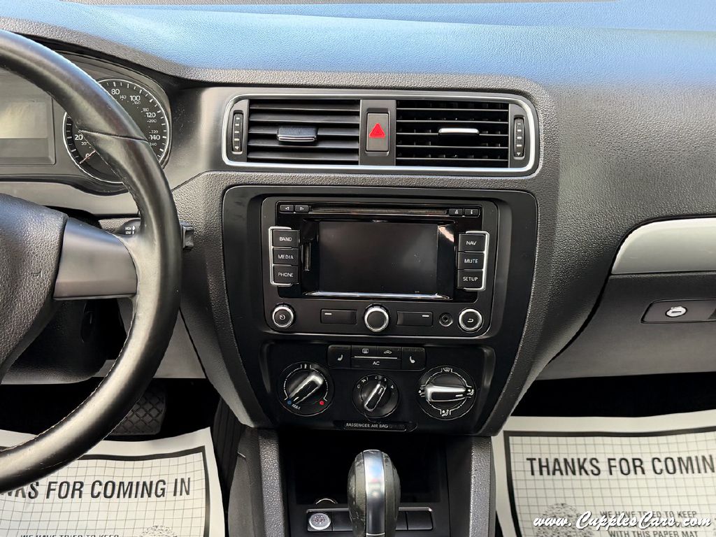 Photo 16 of this VOLKSWAGEN JETTA
