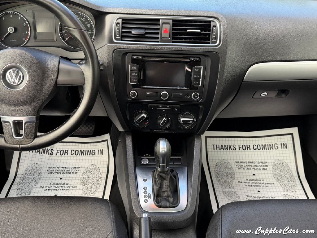 Photo 17 of this VOLKSWAGEN JETTA