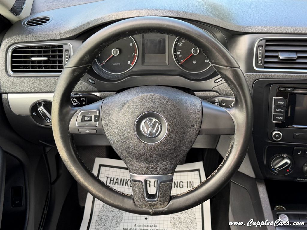 Photo 18 of this VOLKSWAGEN JETTA