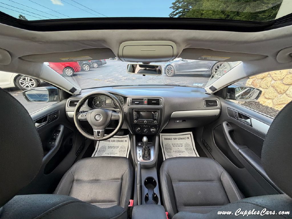 Photo 19 of this VOLKSWAGEN JETTA