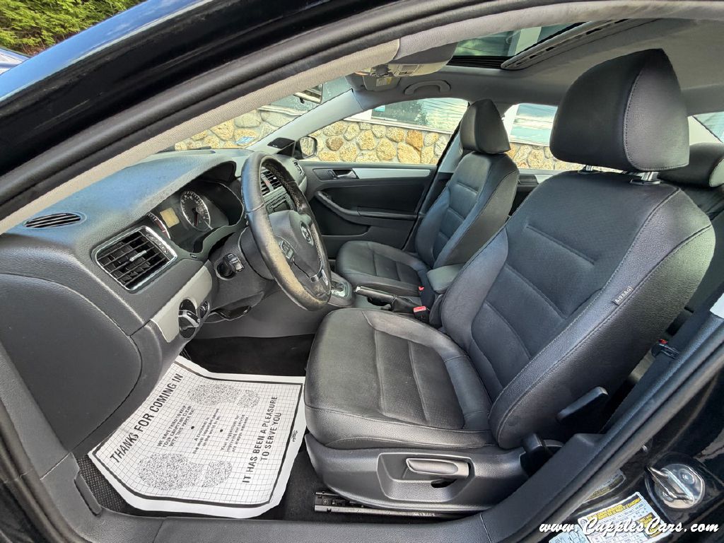 Photo 22 of this VOLKSWAGEN JETTA