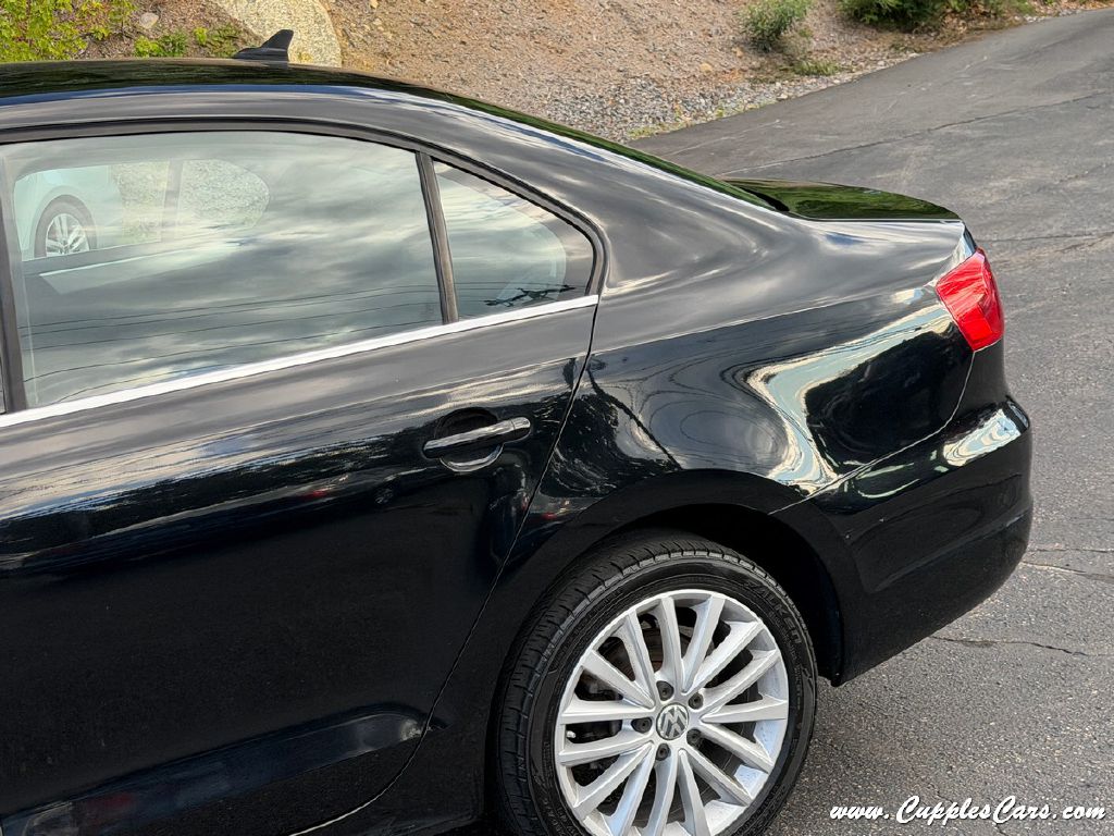 Photo 28 of this VOLKSWAGEN JETTA