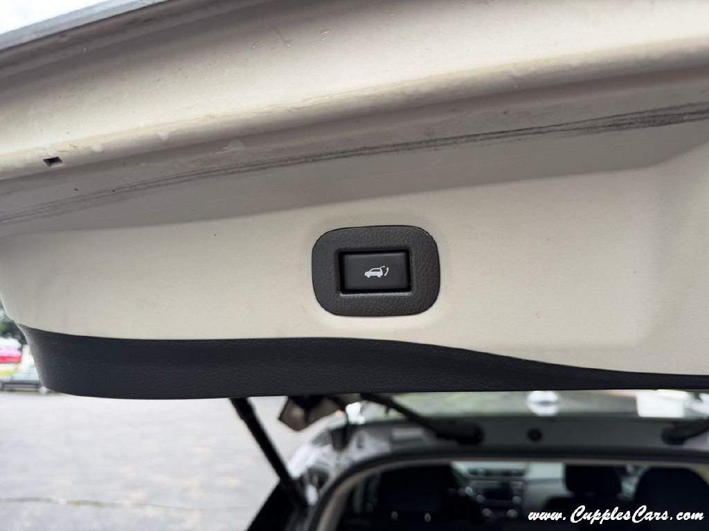 Photo 9 of this NISSAN ROGUE