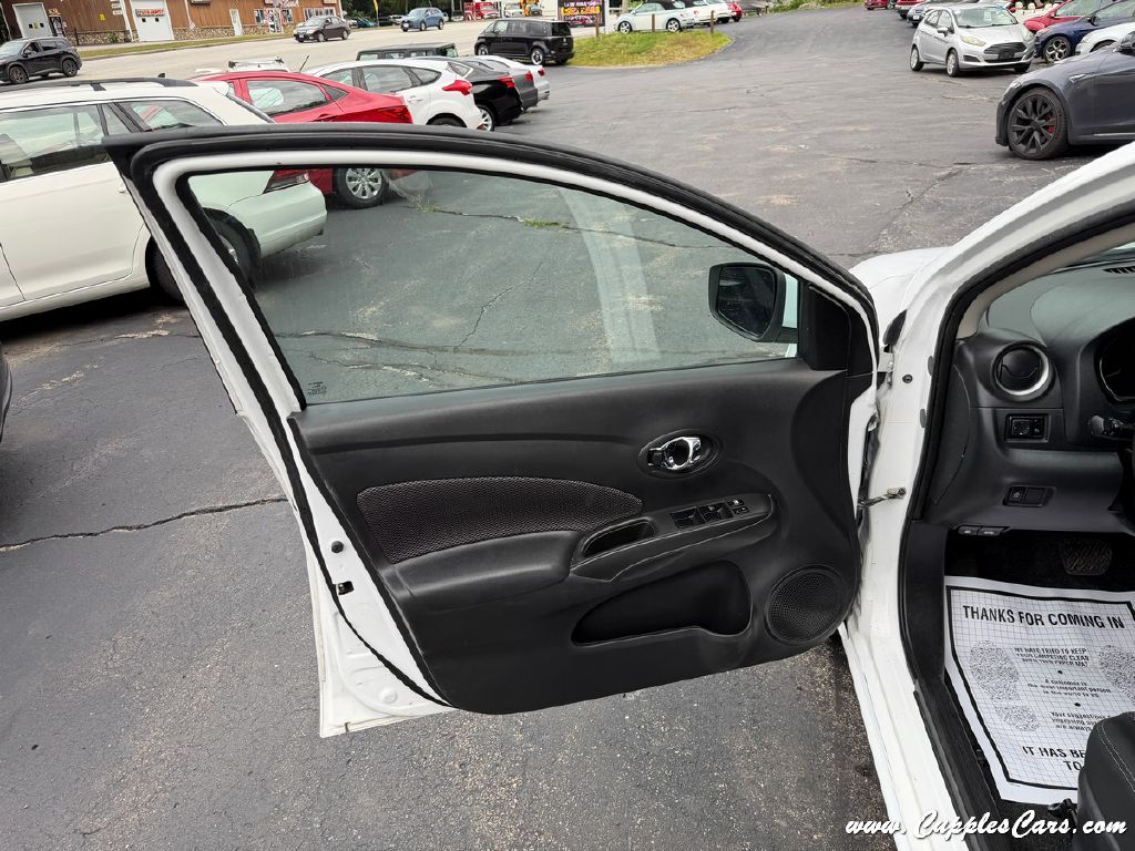 Photo 5 of this NISSAN VERSA