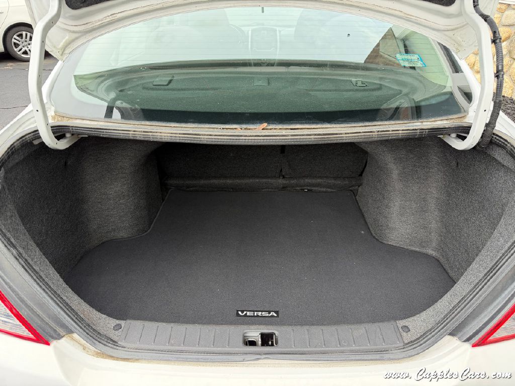 Photo 7 of this NISSAN VERSA