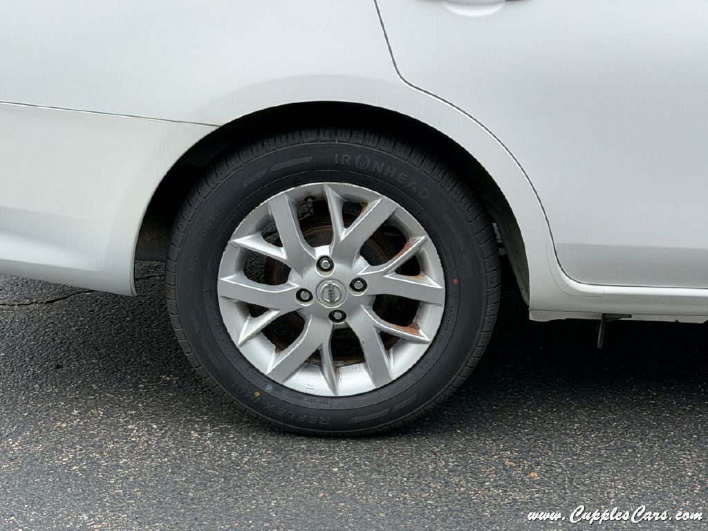 Photo 37 of this NISSAN VERSA