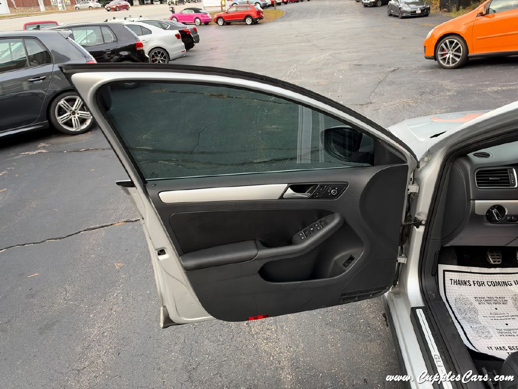 Photo 5 of this VOLKSWAGEN JETTA