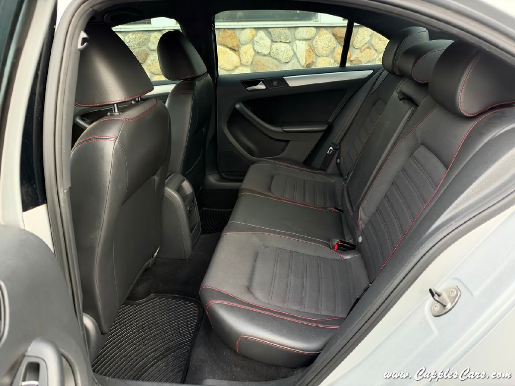 Photo 6 of this VOLKSWAGEN JETTA
