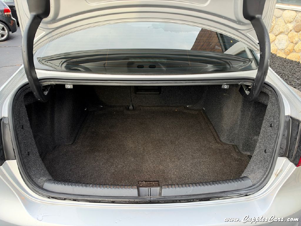Photo 7 of this VOLKSWAGEN JETTA