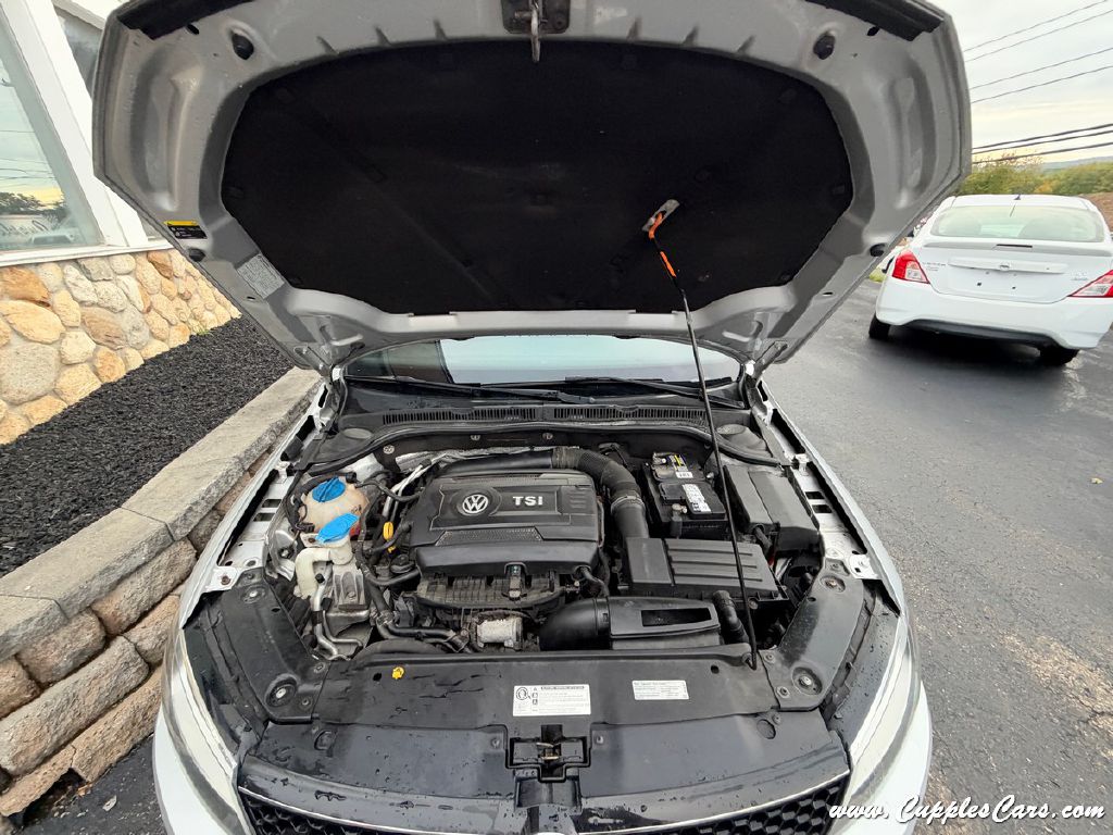 Photo 12 of this VOLKSWAGEN JETTA