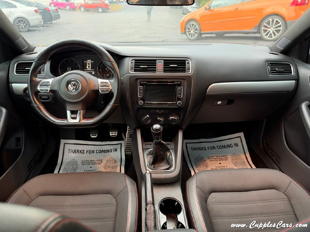 Photo 13 of this VOLKSWAGEN JETTA