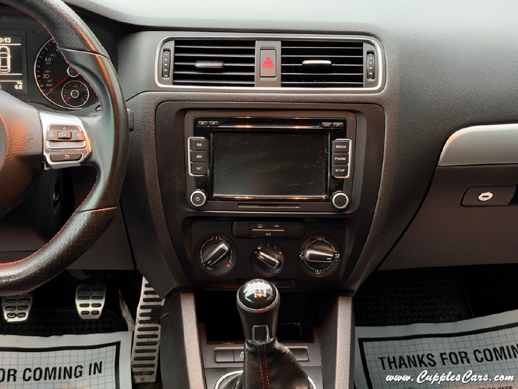 Photo 15 of this VOLKSWAGEN JETTA