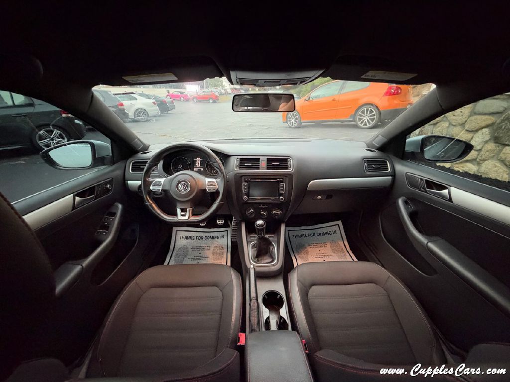 Photo 18 of this VOLKSWAGEN JETTA