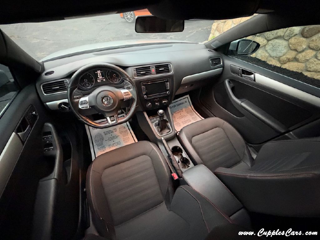 Photo 19 of this VOLKSWAGEN JETTA