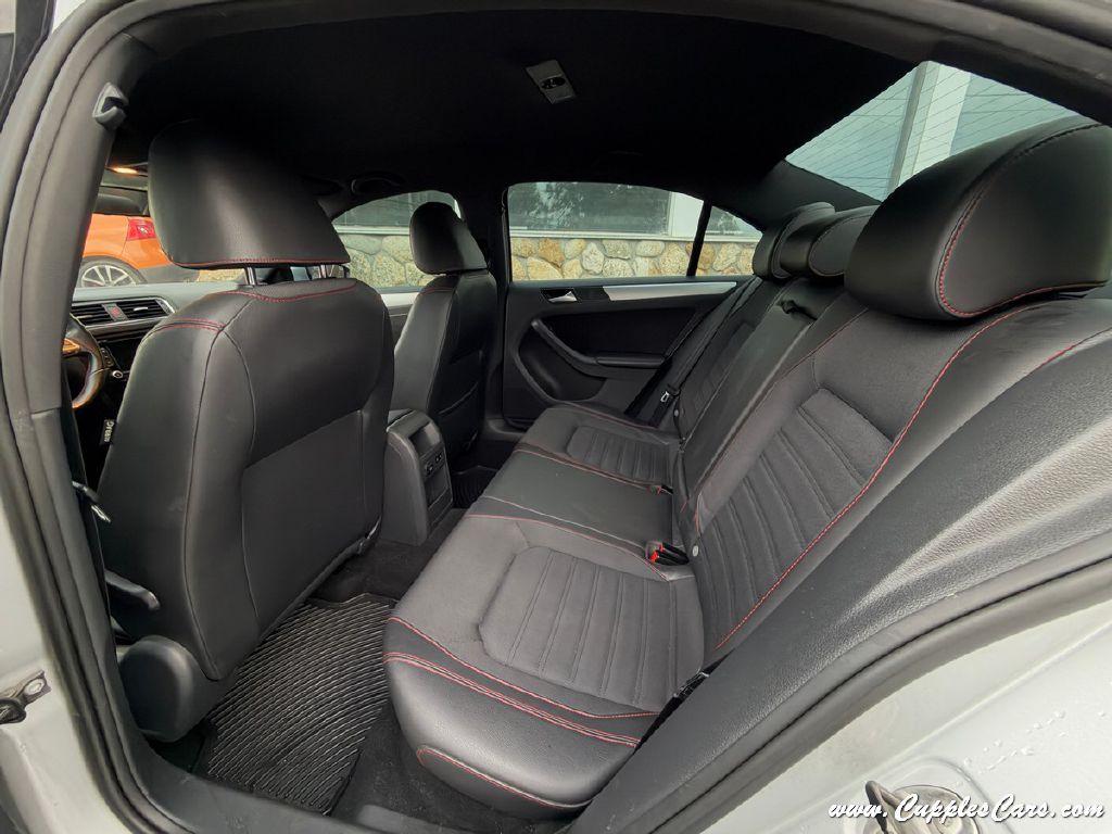 Photo 20 of this VOLKSWAGEN JETTA