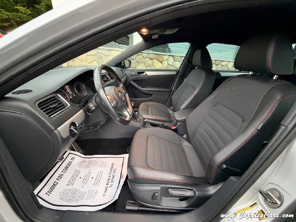 Photo 21 of this VOLKSWAGEN JETTA