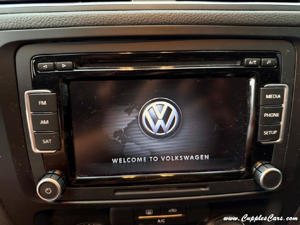 Photo 22 of this VOLKSWAGEN JETTA