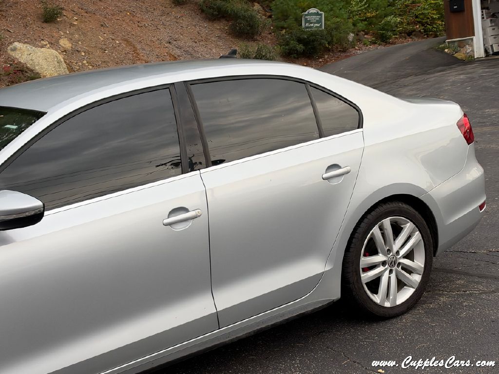 Photo 26 of this VOLKSWAGEN JETTA