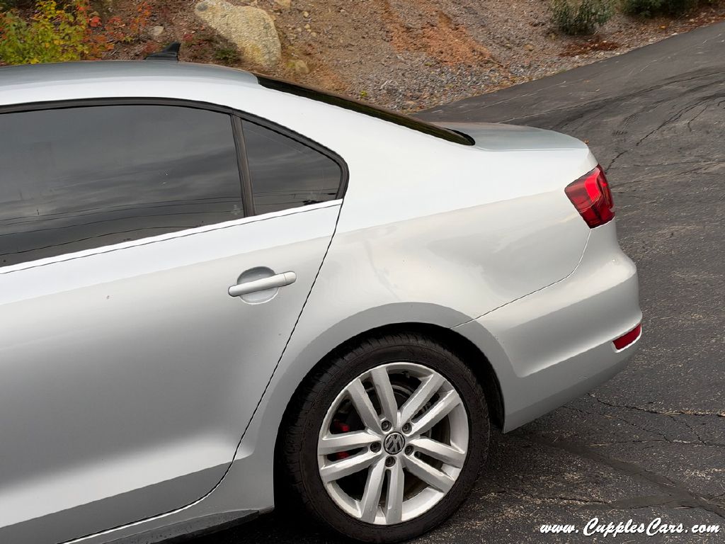 Photo 27 of this VOLKSWAGEN JETTA