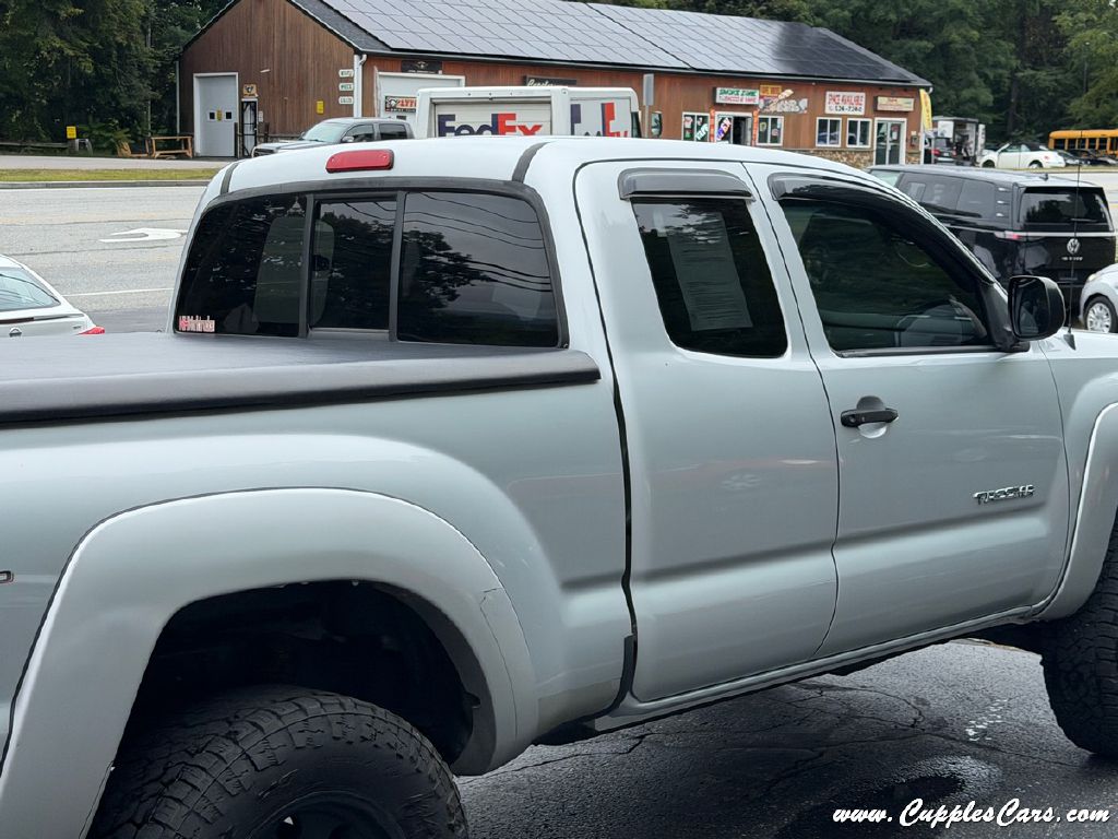 Photo 31 of this TOYOTA TACOMA