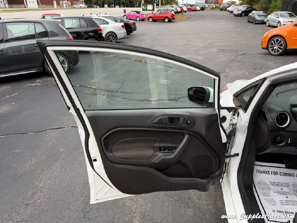 Photo 5 of this FORD FIESTA