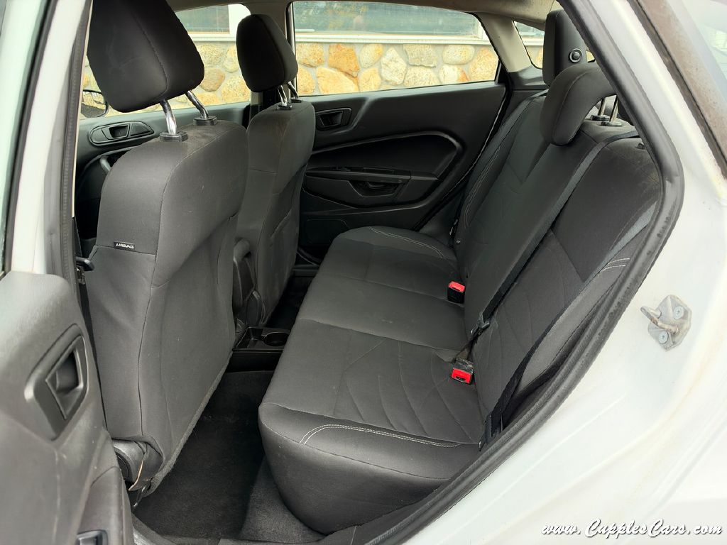 Photo 6 of this FORD FIESTA