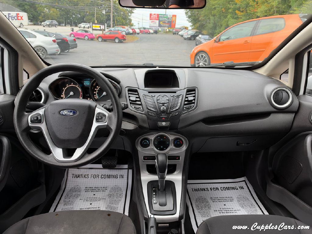 Photo 13 of this FORD FIESTA