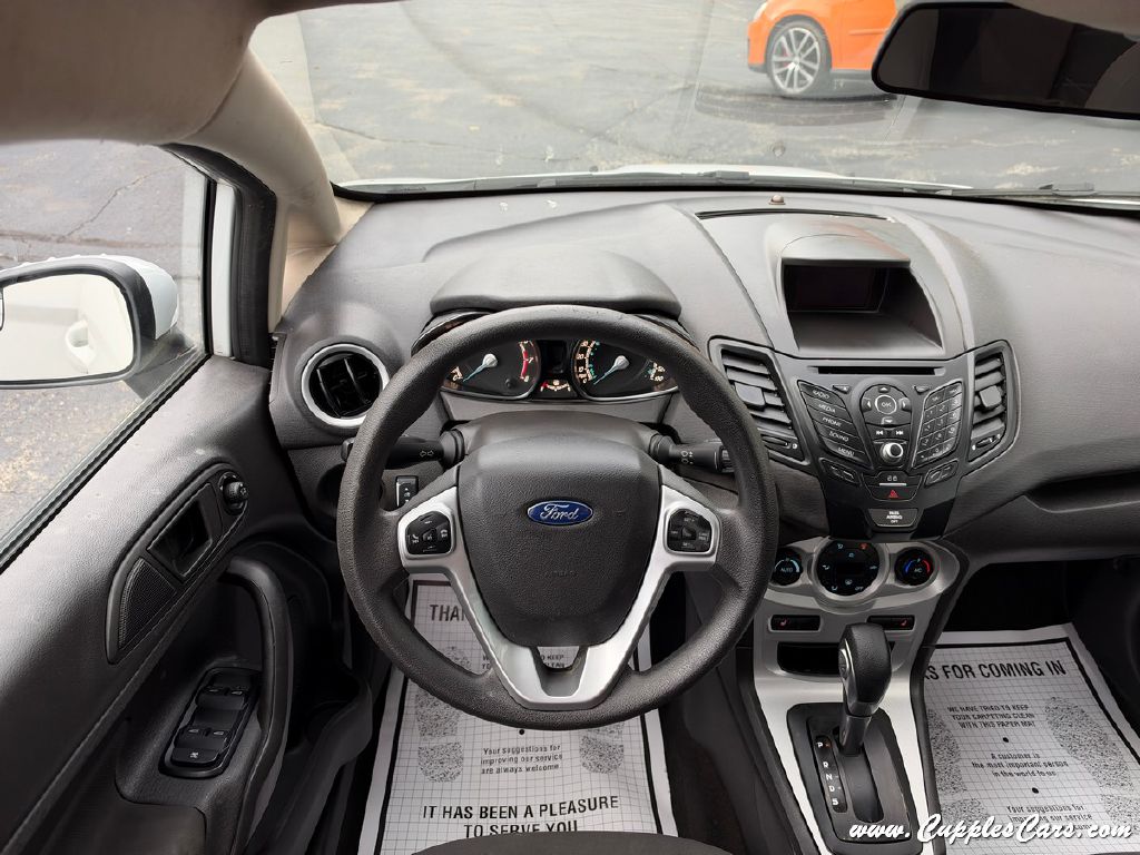 Photo 14 of this FORD FIESTA