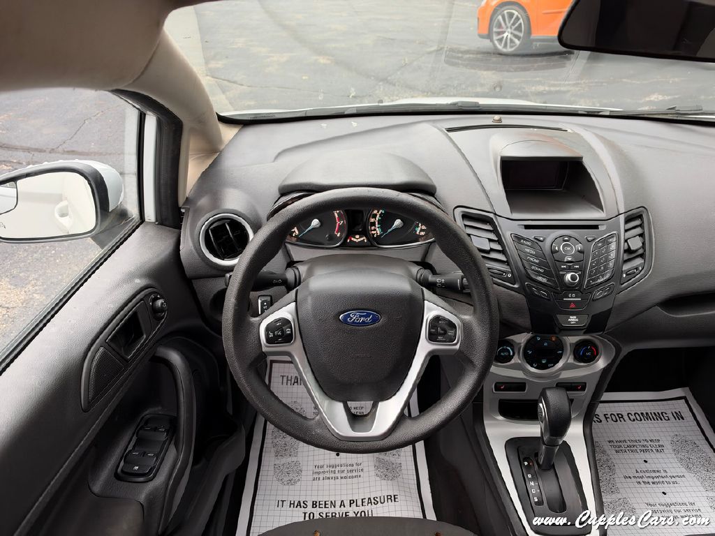 Photo 15 of this FORD FIESTA