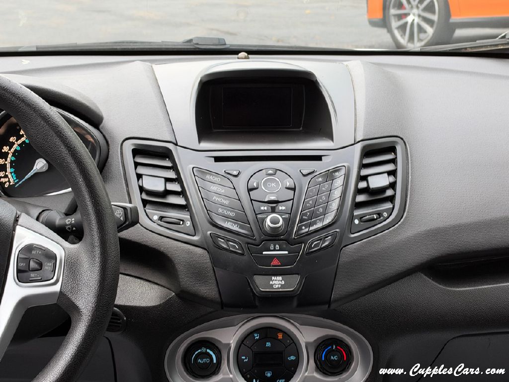 Photo 16 of this FORD FIESTA
