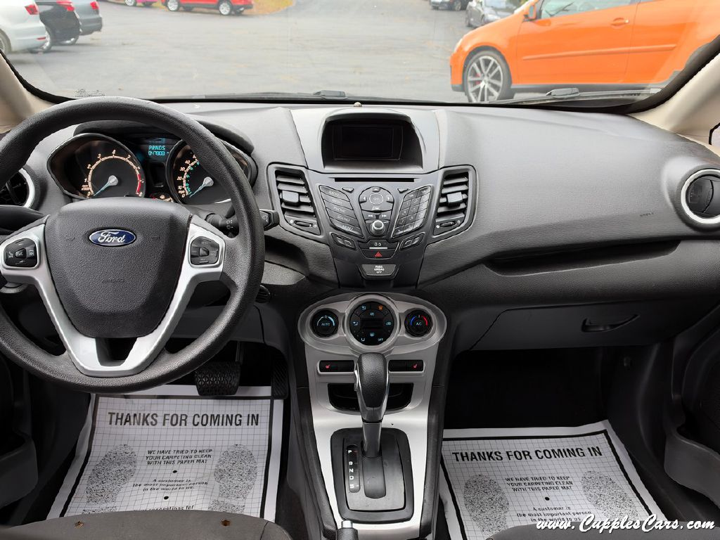 Photo 17 of this FORD FIESTA