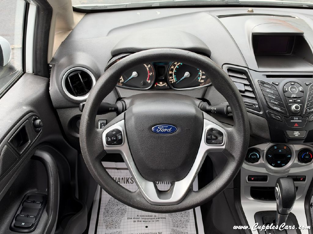 Photo 18 of this FORD FIESTA
