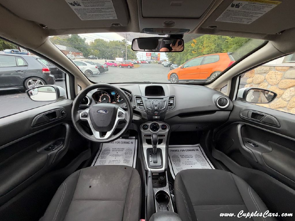 Photo 19 of this FORD FIESTA
