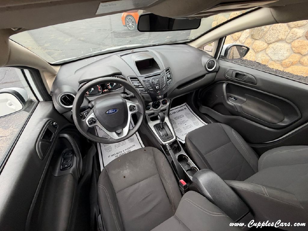 Photo 20 of this FORD FIESTA