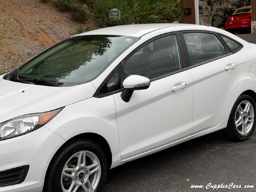 Photo 25 of this FORD FIESTA