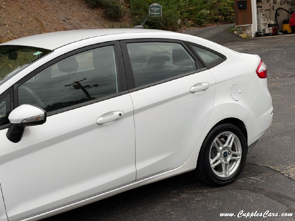 Photo 26 of this FORD FIESTA