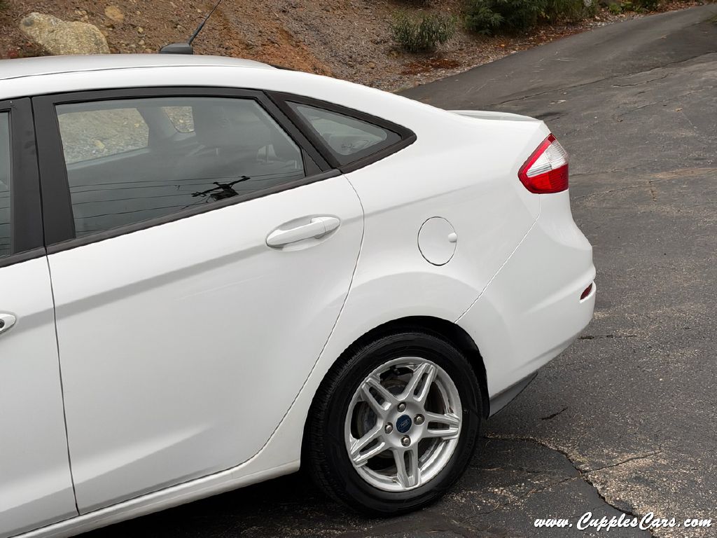 Photo 27 of this FORD FIESTA