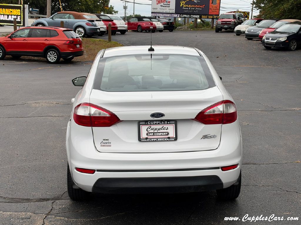 Photo 28 of this FORD FIESTA